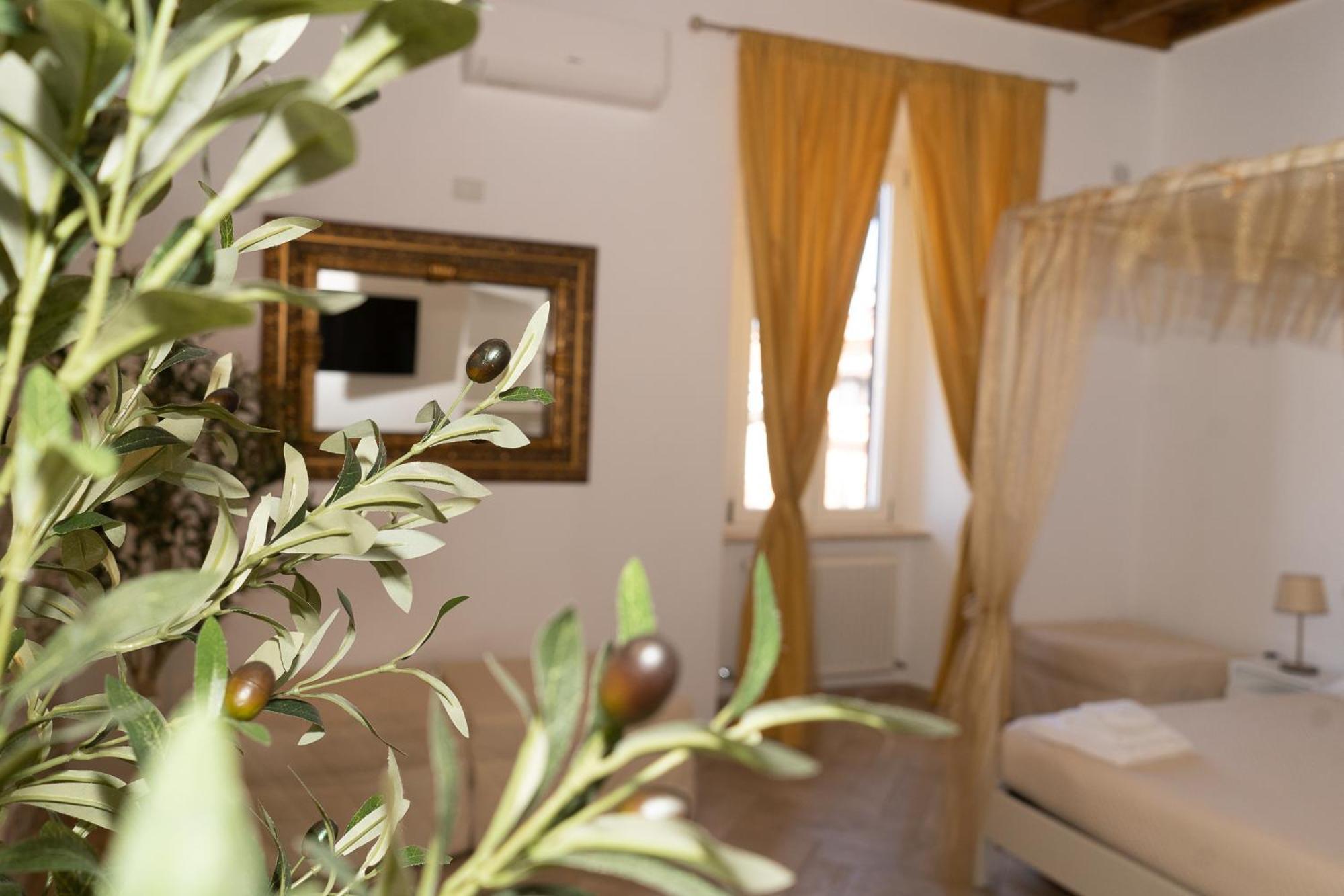 Le Boutique Luxury Rooms Diffused In Historic Center ฟิวมิชีโน ภายนอก รูปภาพ